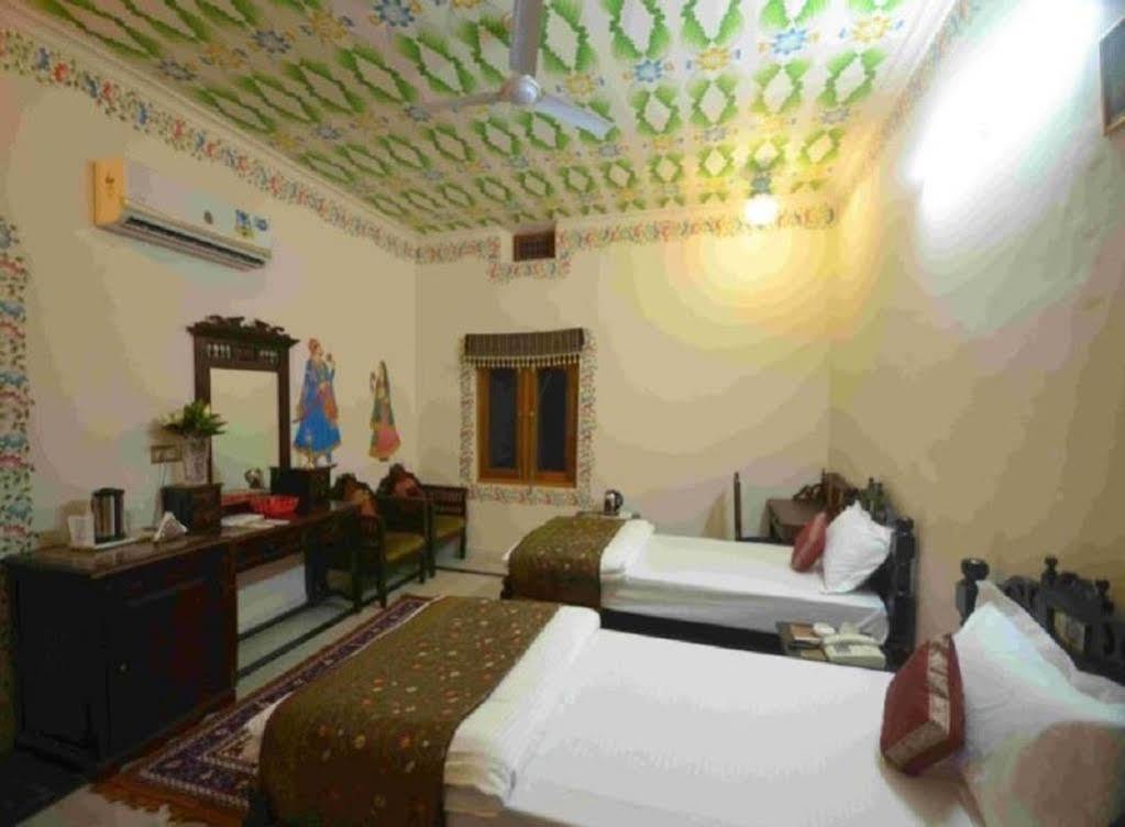 Hotel Suroth Mahal Luharu Exterior photo